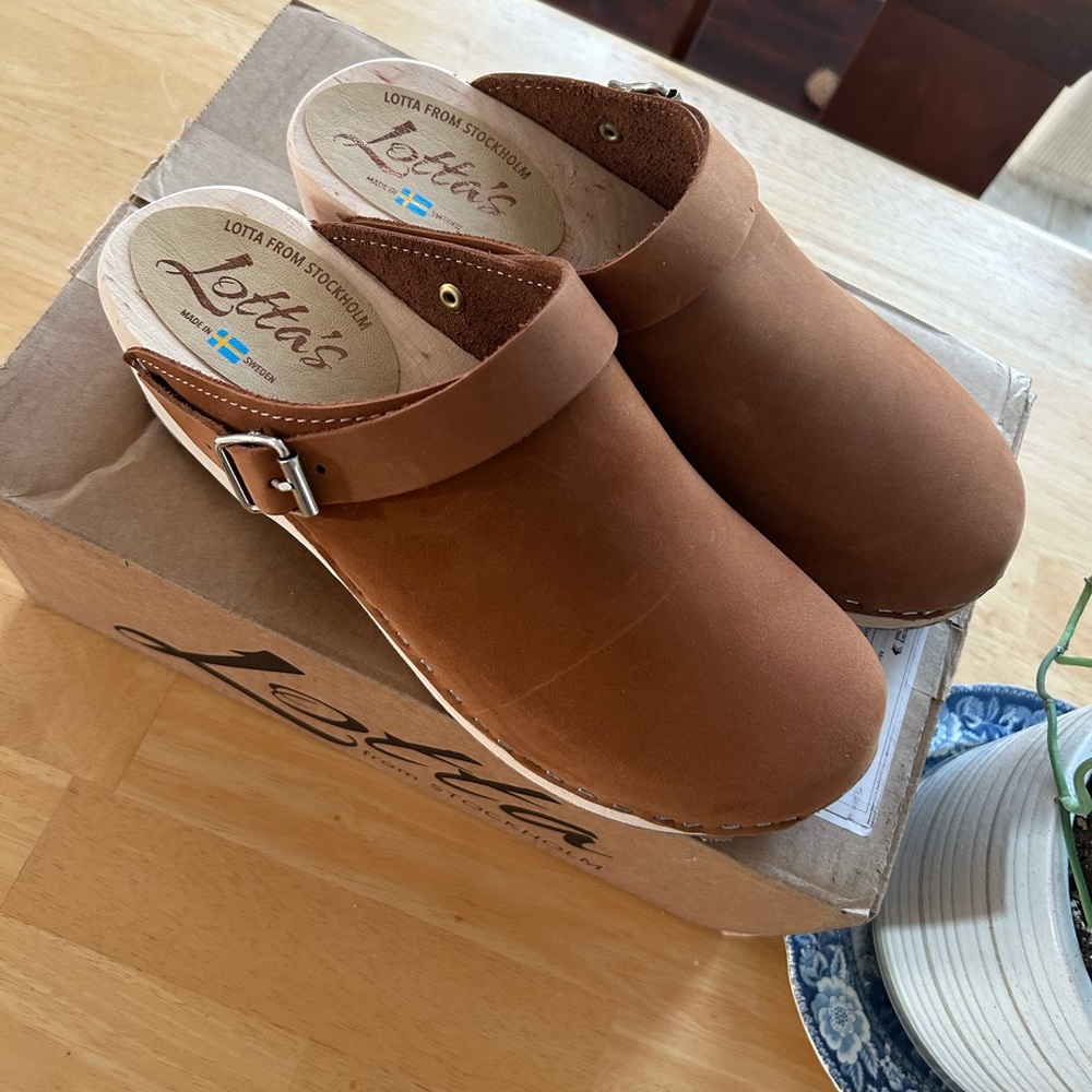 Lotta Low Clogs in Oiled Nubuck - Picture 2 of 7
